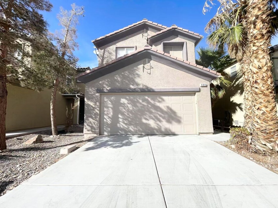 Primary Photo - Nice two-story home