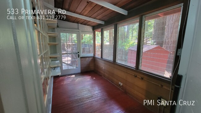 Foto del edificio - Cozy Cottage with Deck and Redwood and Riv...
