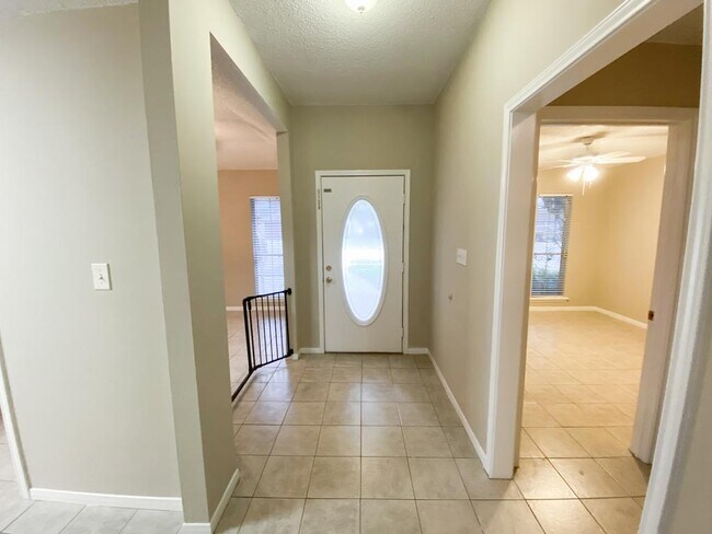 Building Photo - 209 Ashland Creek