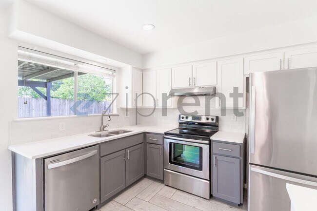 Foto del edificio - 2311 Singletree Ave