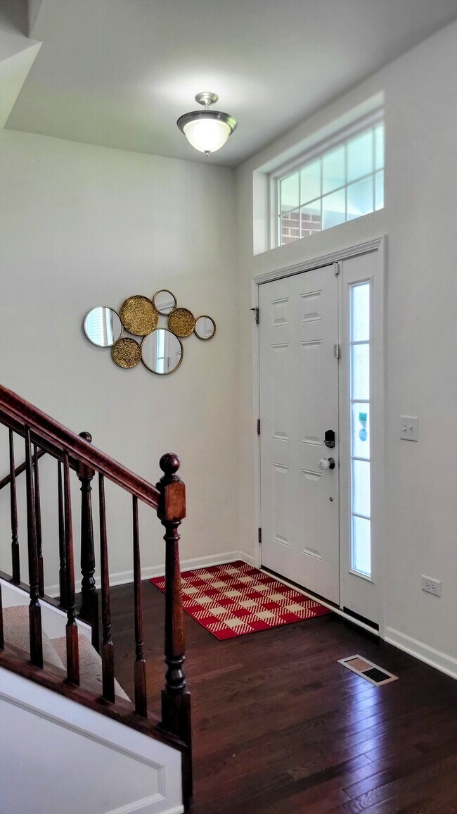 Front door - 861 Lewisburg Ln