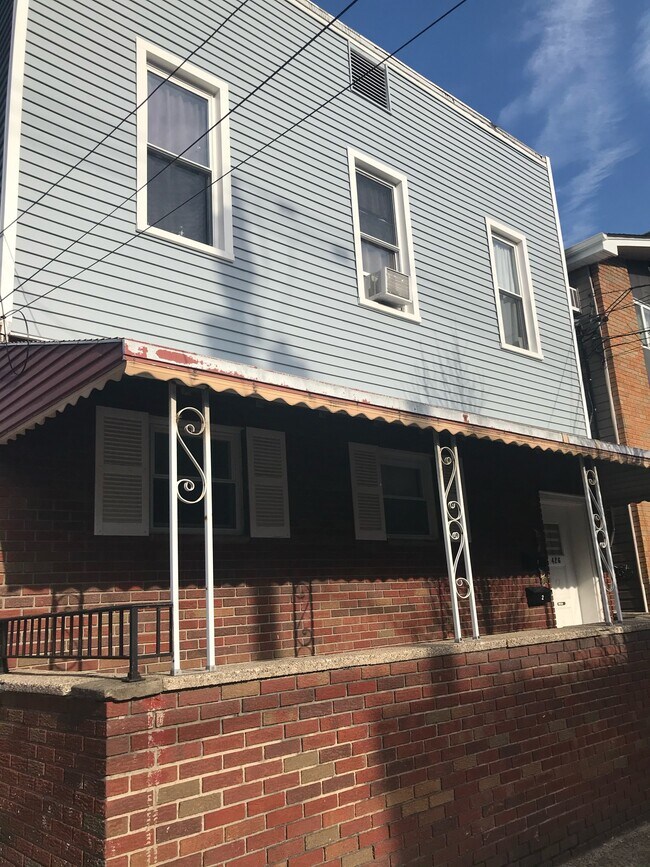 Building Photo - 426 13th St