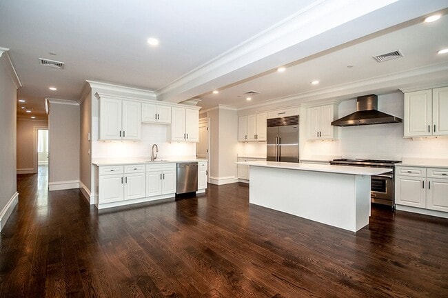 Building Photo - HOT BROOKLINE LISTING!!!!!