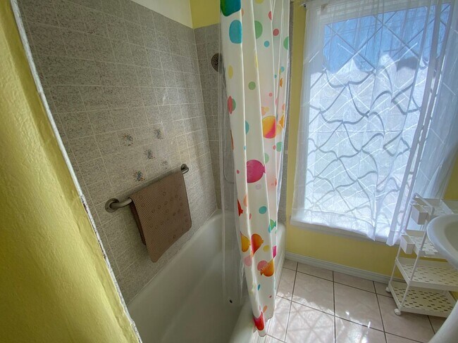 Foto del edificio - 214 S Bonita St