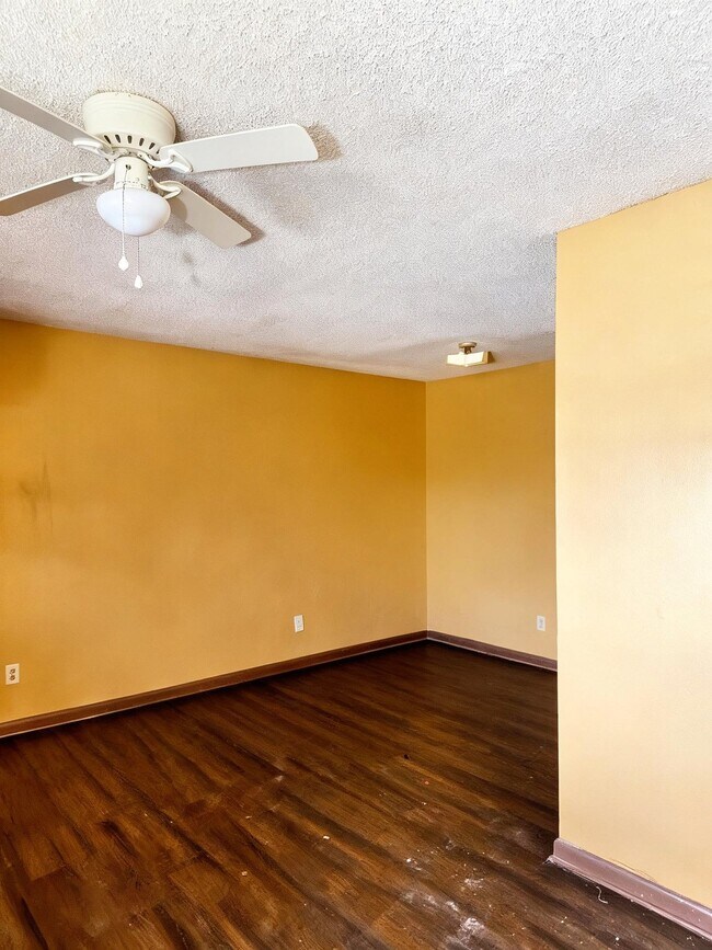 Foto del edificio - 1704 S Catalpa St