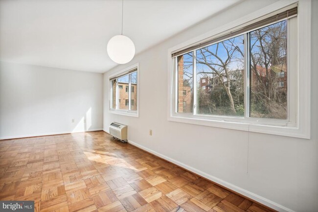 Building Photo - 4114 Davis Pl NW