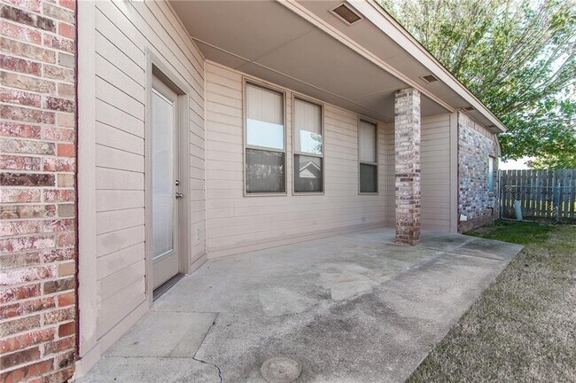 Building Photo - 2209 SW 137th Pl