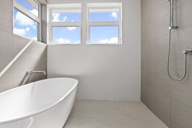 Building Photo - Stunning Built Green Alki Townhome w/ Roof...