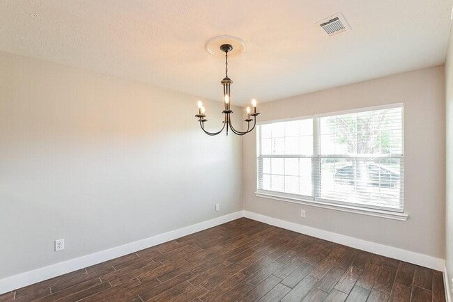 Building Photo - 11811 Lois Ln Dr