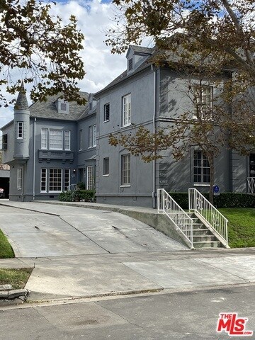 Foto del edificio - 428 N Sycamore Ave