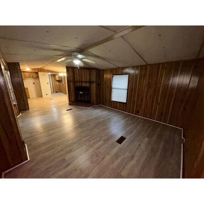 Building Photo - 4502 E Old Marion Hwy