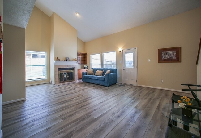 Foto del edificio - 9511 Sharpcrest St