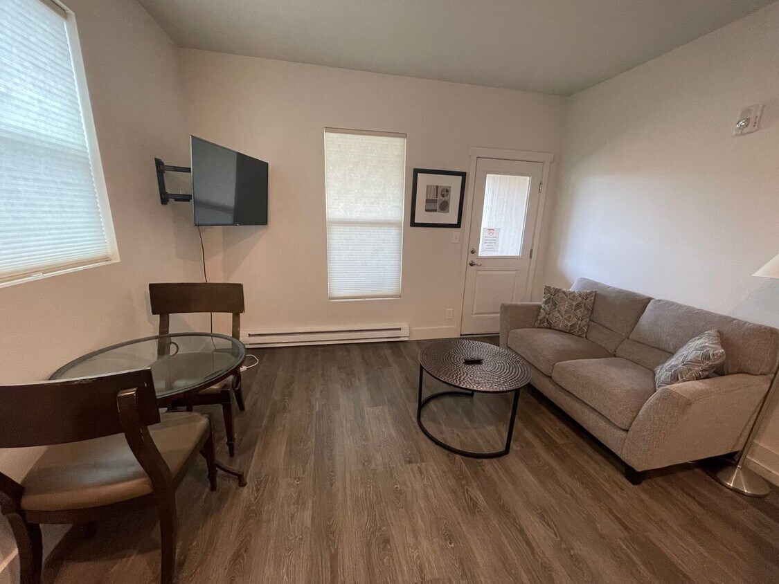 Foto principal - FURNISHED 1BED 1BATH APARTMENT - DOWNTOWN ...