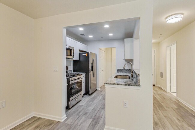 Foto del edificio - Beautiful - Ground Floor 3/2 condo in Rockville