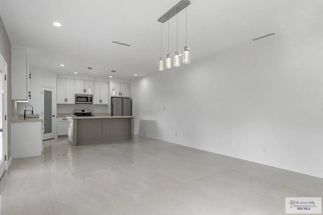 Foto del edificio - 7513 Pinewood Lk