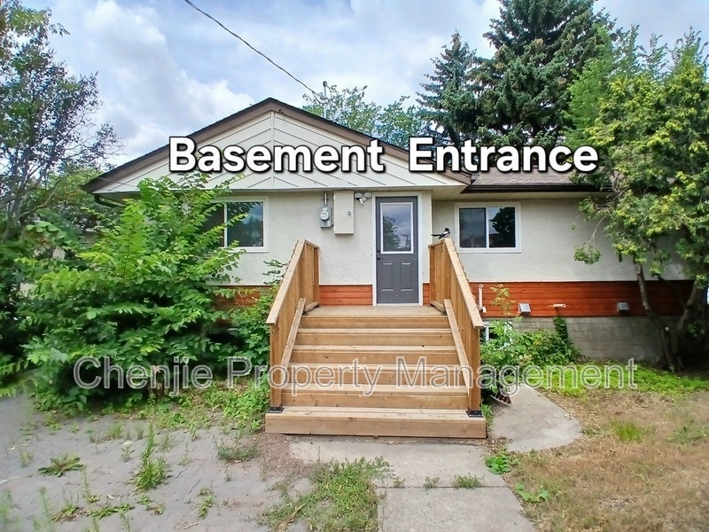 Primary Photo - 10403-10465 65 Ave NW