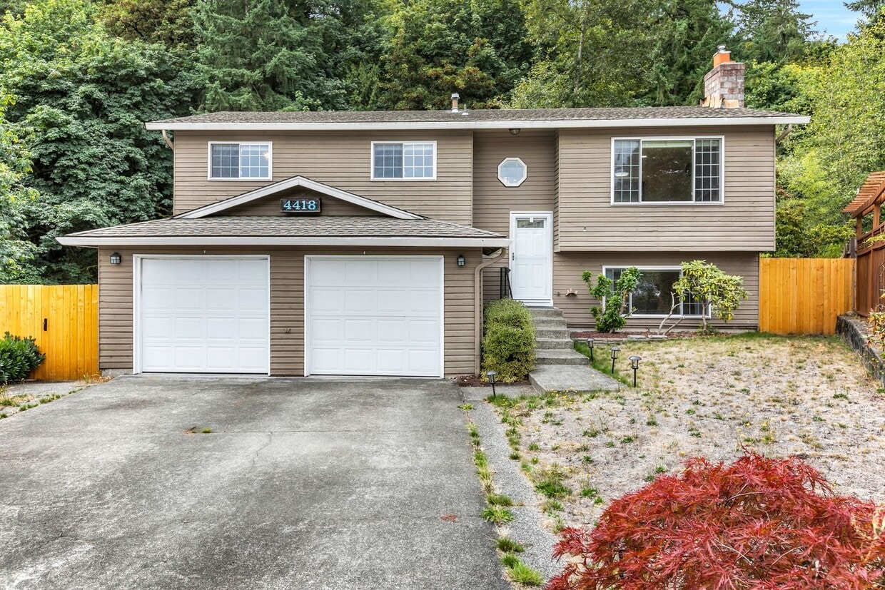Primary Photo - Three bedroom plus bonus room, and 2.5 bat...