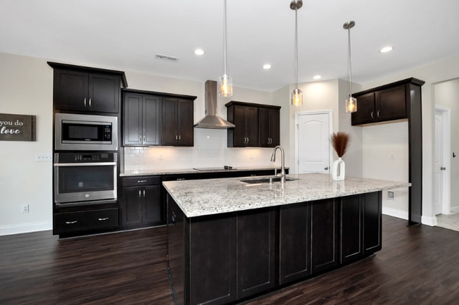 Building Photo - 141 Slade Thomas Dr