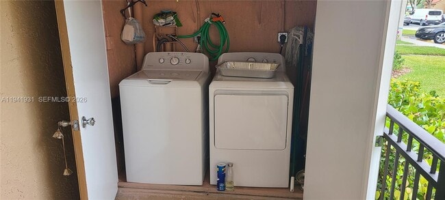 Building Photo - 220 SW 116th Ave