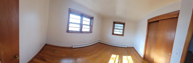 Dormitorio 1 - 2417 Ellerslie St