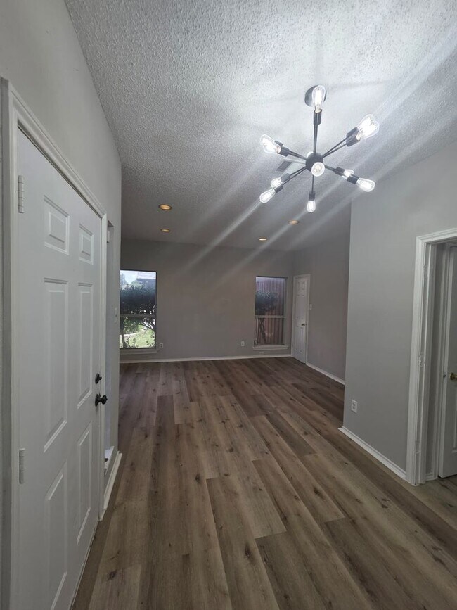 Foto del edificio - Spacious 4-Bedroom Home with Pool & Spa in Prime Rowlett Location!