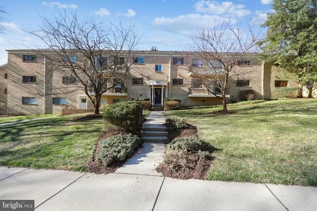 Photo - Private and Spacious Condo in Bethesda!