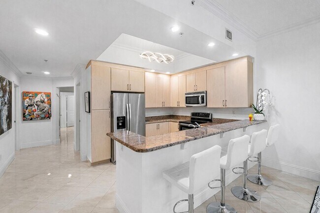 Building Photo - 701 S Olive Ave