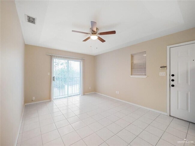 Foto del edificio - 1800 Oasis Dr