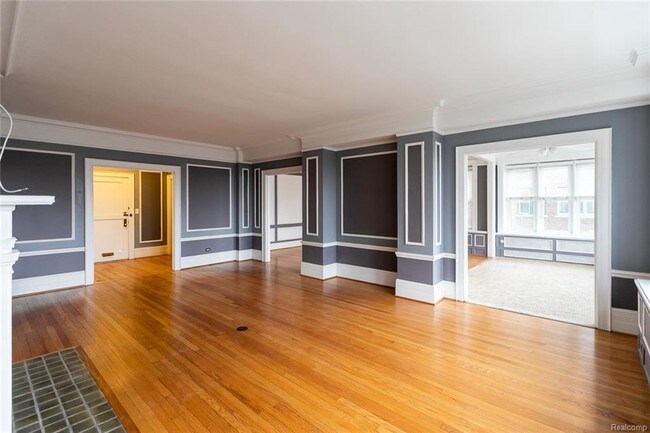 Foto del edificio - 8120 E Jefferson Ave