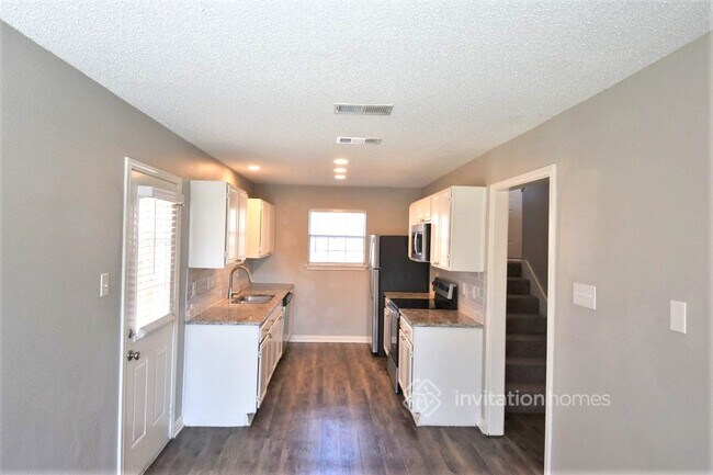 Building Photo - 7965 Quest Ct