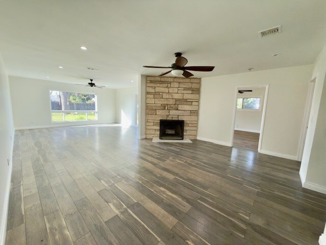 Foto del edificio - 18648 Gledhill St