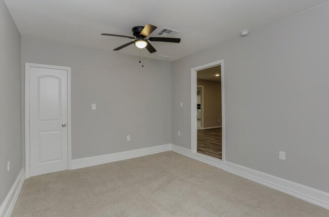 Foto del edificio - 5635 Belarbor St