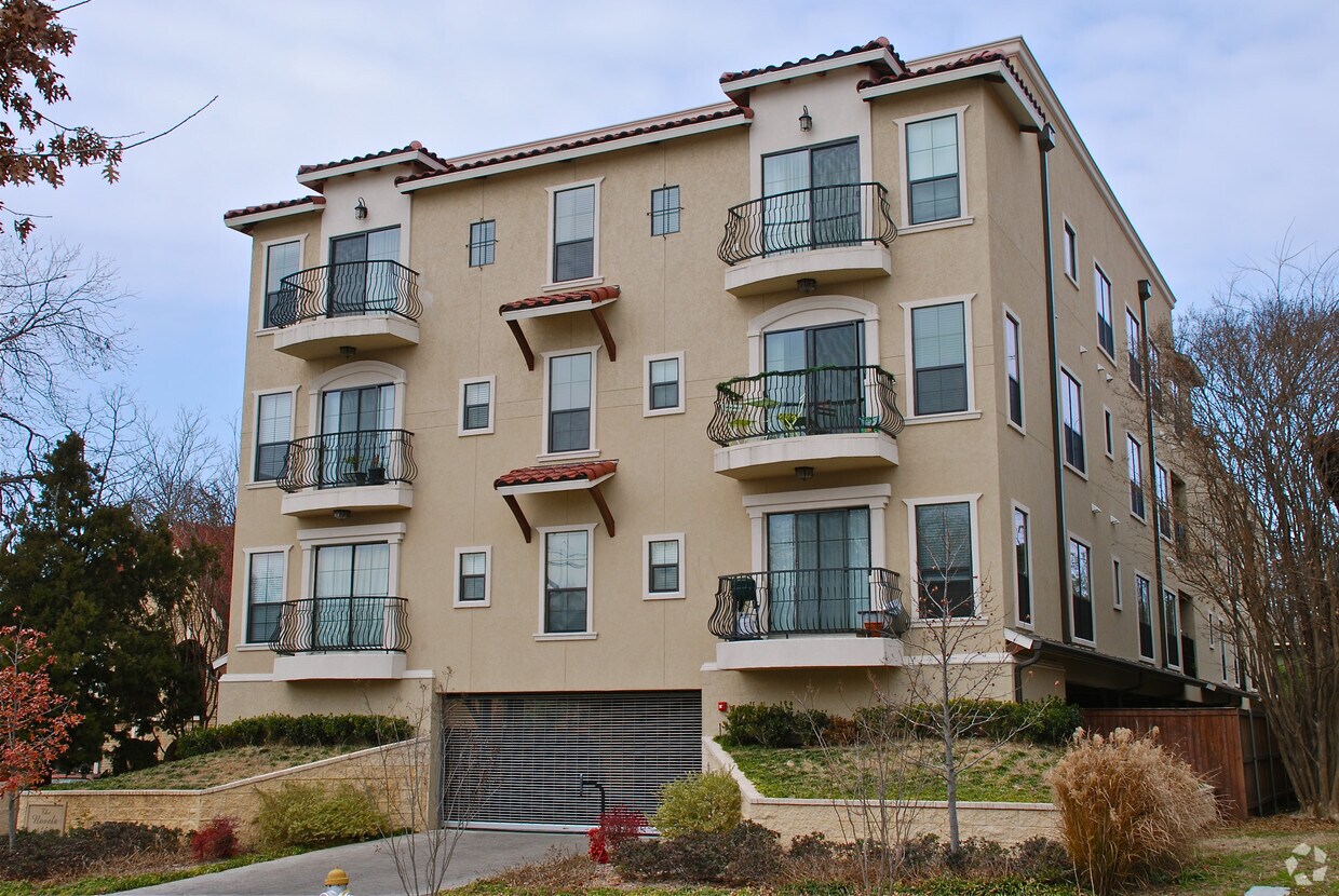 Building Photo - The Novela 6159