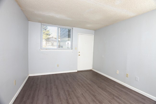 Building Photo - 1212 S Longfellow St