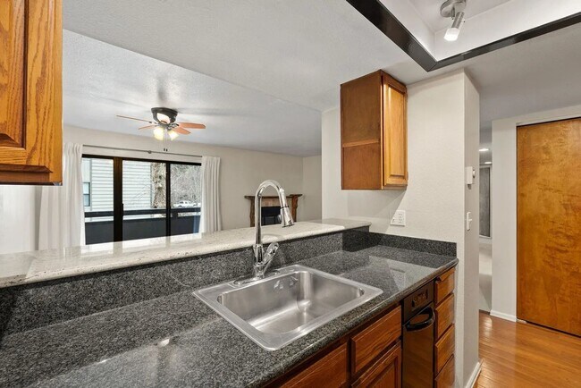 Foto del edificio - 2 Bedroom Condo with Boat Slip in Bigfork