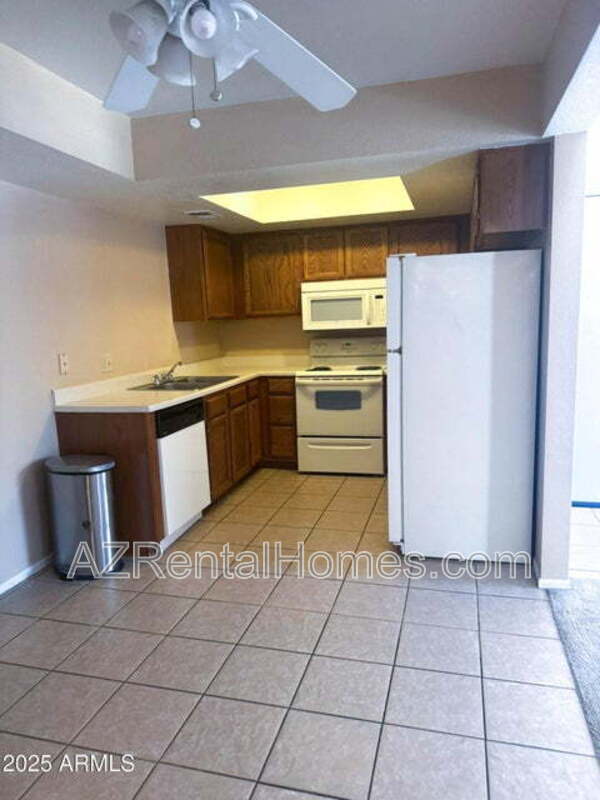 Foto del edificio - 1075 E Chandler Blvd