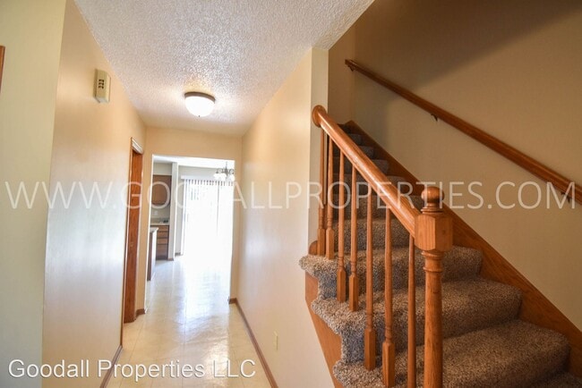 Building Photo - 3 br, 2.5 bath House - 1104 Prairie View D...