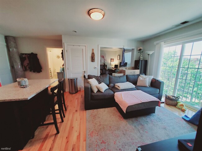 Building Photo - 2 br, 2 bath Condo - 965 Hope St Unit 4