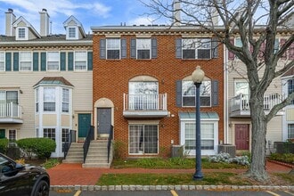 Building Photo - 144 Cherry St