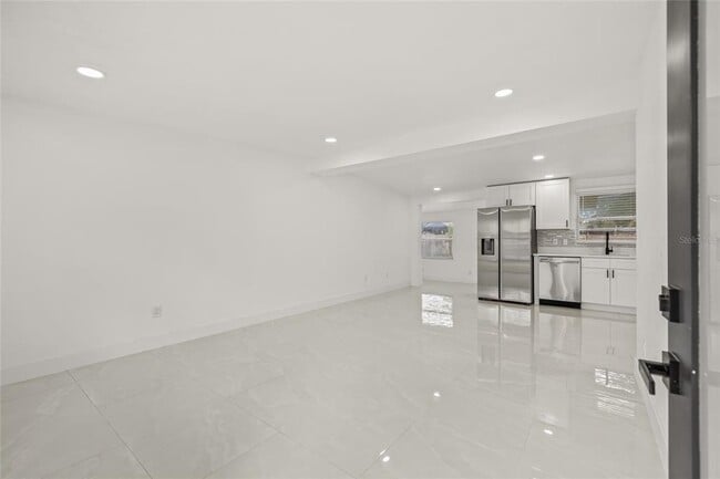 Building Photo - 2134 Catalina Dr