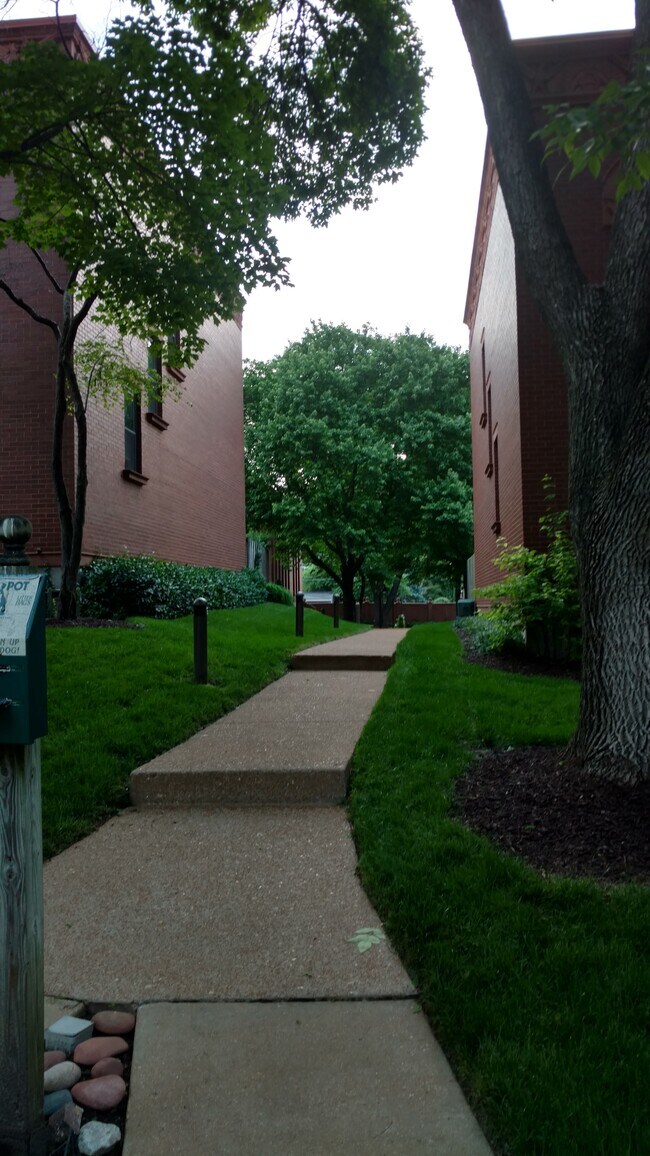 Building Photo - 4343 Laclede Ave