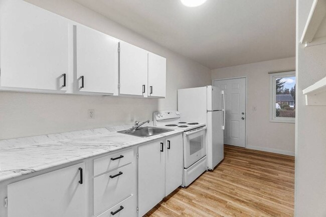 Interior Photo - Emerald Greens