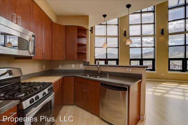 Building Photo - 2 br, 2 bath House - 4520 Broadway #206