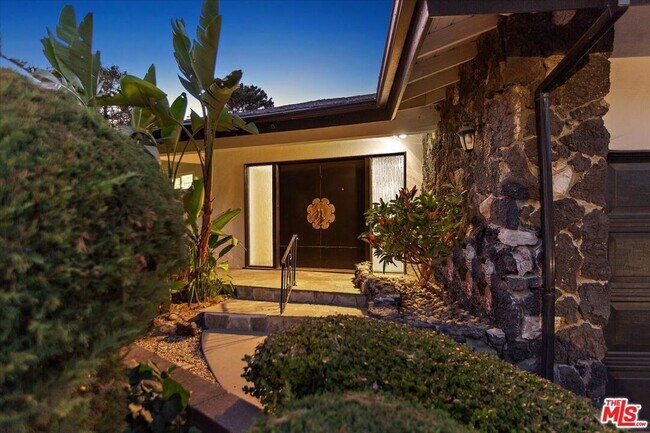 Foto del edificio - 15451 Longbow Dr