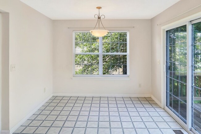 Building Photo - 213 Copperfield Ln