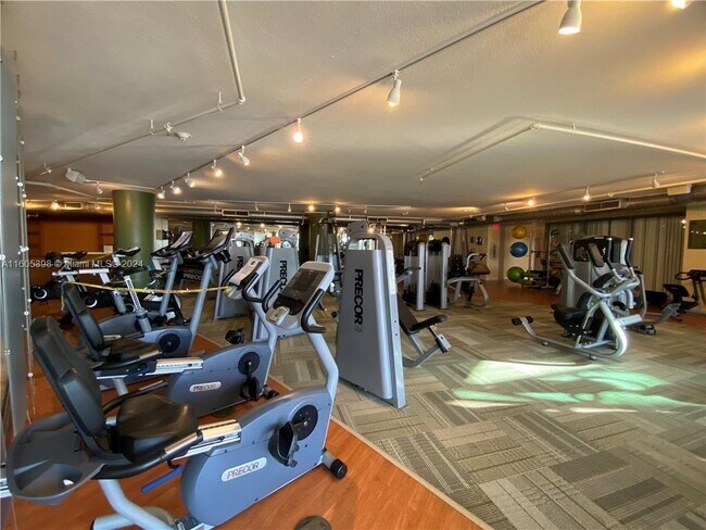 Building Photo - 2681 N Flamingo Rd