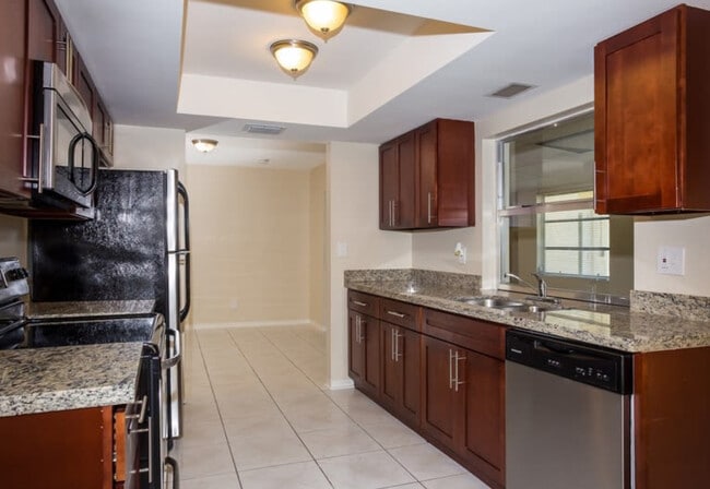 Foto del edificio - 8102 SW 20th St