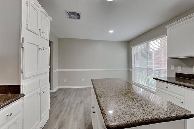 Building Photo - 17902 Western Pass Ln