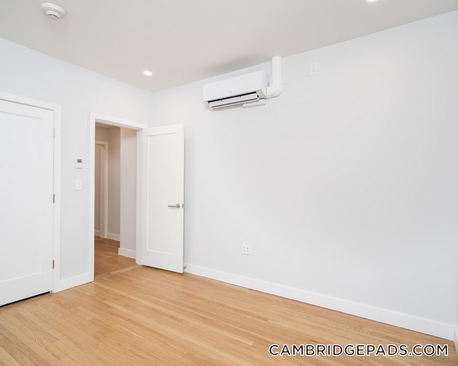 Building Photo - 17 Forest St