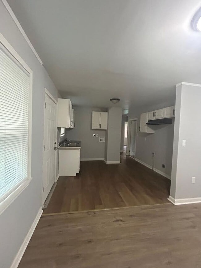 Building Photo - 371 Modder Ave